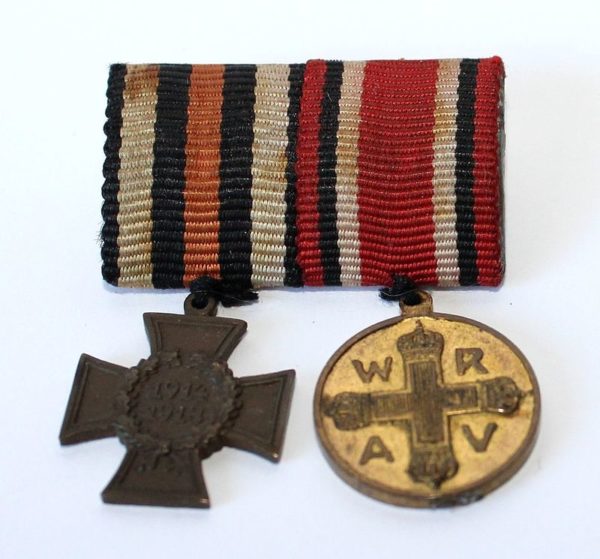 Feldspange mit zwei 16 mm Miniaturen - Ehrenkreuz für Kriegteilnehmer - Verdienste um das Rote Kreuz