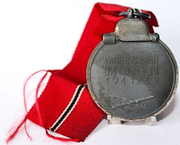 Medaille Winterschlacht im Osten 1941/42 - Mit Fehlpunze - WIO – Bild 2