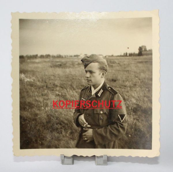 Foto eines Soldaten - Gefreiter mit goldenen HJ Abzeichen