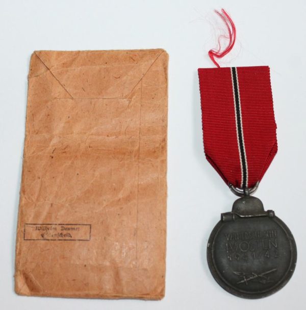 Medaille Winterschlacht im Osten 1941/42 - Hersteller 3 (Wilhelm Deumer, Lüdenscheid) - Mit Verleihungstüte - WIO – Bild 2