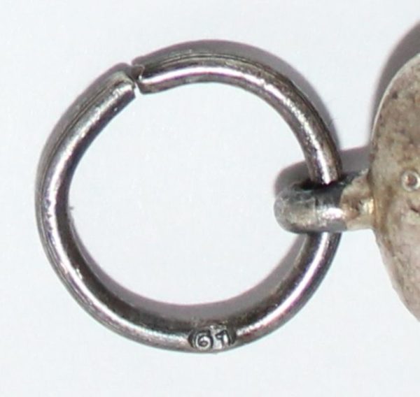 Medaille Winterschlacht im Osten 1941/42 - Hersteller 61 (Rudolf A. Karnath & Sohn, Gablonz) - WIO – Bild 3