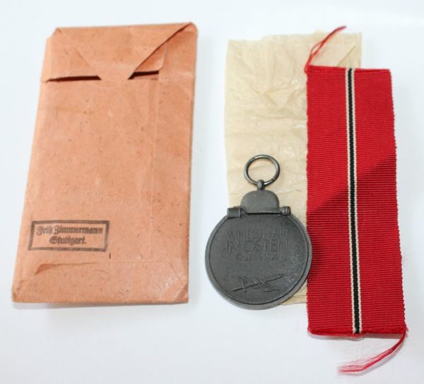 Medaille Winterschlacht im Osten 1941/42 - Hersteller 6 (Fritz Zimmermann, Stuttgart) - Mit der Verleihungstüte - WIO – Bild 2