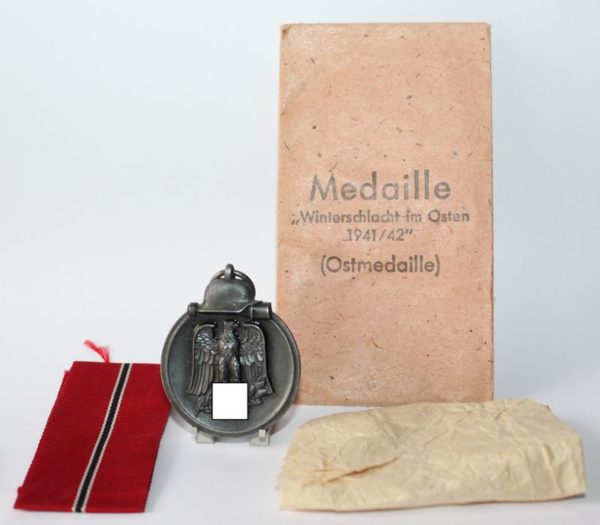 Medaille Winterschlacht im Osten 1941/42 - Hersteller 1 (Deschler & Sohn, München) - Mit Verleihungstüte - WIO