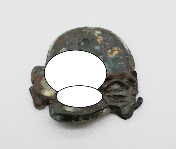 Totenkopf für die Schirmmütze der SS - Bodenfund - Cupal - RZM und 499/41