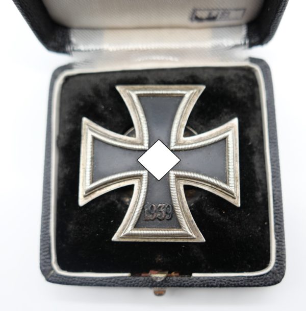 Eisernes Kreuz 1. Klasse an Schraubscheibe - Hersteller L/52 (C. F. Zimmermann, Pforzheim) im Verleihungsetui
