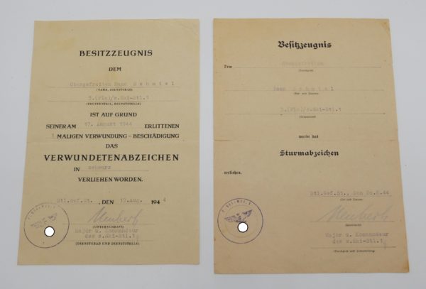 Verleihungsurkunden zum Verwundetenabzeichen Schwarz und des Sturmabzeichen - Stempel des Ski - Btl. 1