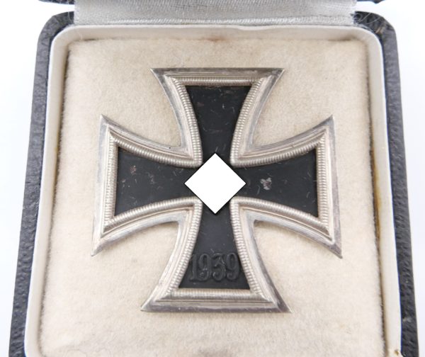 Eisernes Kreuz 1. Klasse - Hersteller L/11 - Wilhelm Deumer, Lüdenscheid im LDO Etui – Bild 2