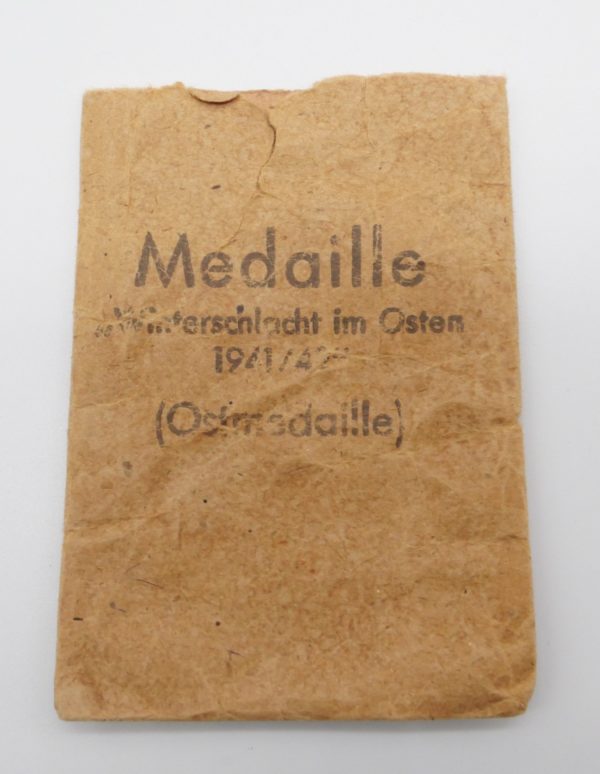 Verleihungstüte zur Medaille Winterschlacht im Osten - Deschler & Sohn, München