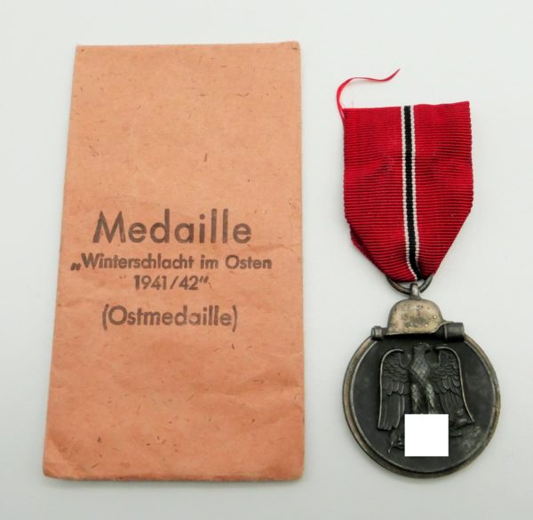 Medaille Winterschlacht im Osten 1941/42 - Hersteller 1 (Deschler & Sohn, München) - Mit Verleihungstüte - WIO