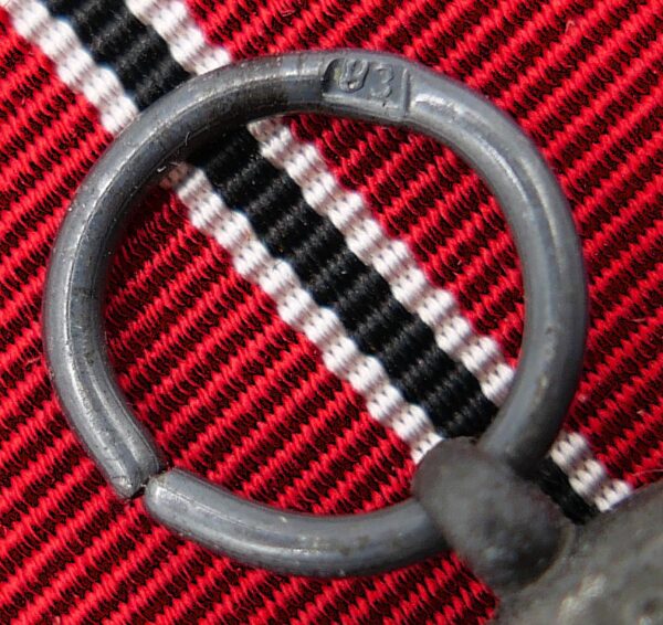 Medaille Winterschlacht im Osten 1941/42 - Hersteller 93 (Richard Simm & Söhne, Gablonz) - Mit Verleihungstüte - WIO – Bild 3