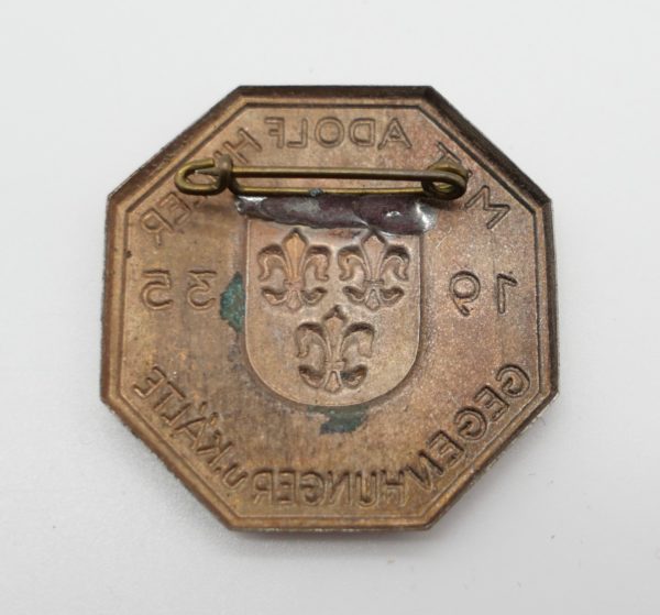 WHW Abzeichen Strassensammlung Wiesbaden 1935 "Mit Adolf Hitler gegen Hunger u. Kälte" – Bild 2