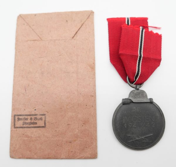 Medaille Winterschlacht im Osten 1941/42 - Hersteller 10 (Förster & Barth, Pforzheim) - Mit Verleihungstüte – Bild 2
