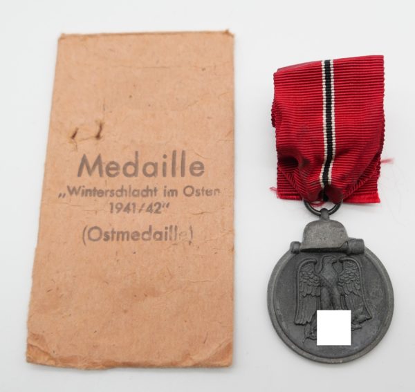Medaille Winterschlacht im Osten 1941/42 - Hersteller 76 (Ernst L. Müller, Pforzheim) - Mit Verleihungstüte