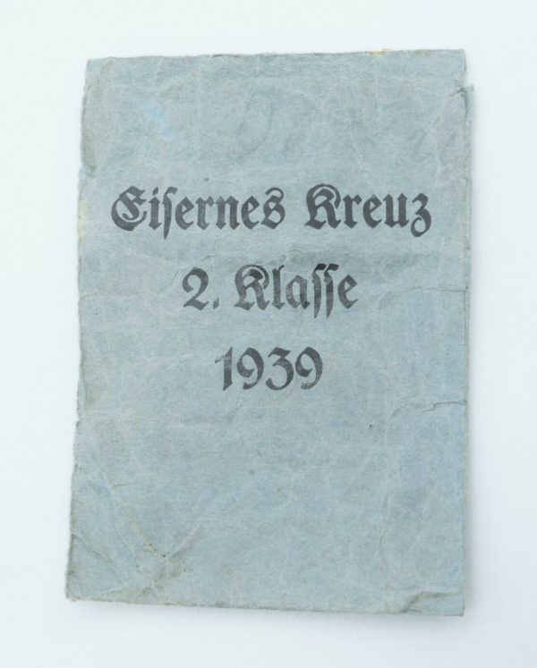 Kleine Verleihungstüte zum Eisernes Kreuz 2. Klasse - Großmann & Co., Wien