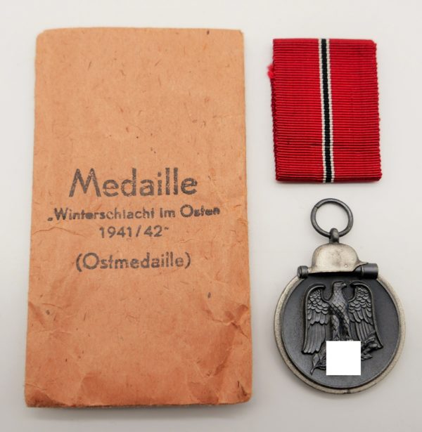 Medaille Winterschlacht im Osten - Hersteller 110 (Otto Zappe, Gablonz) mit Verleihungstüte