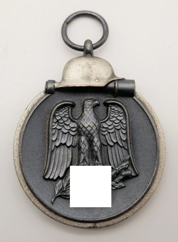 Medaille Winterschlacht im Osten - Hersteller 110 (Otto Zappe, Gablonz) mit Verleihungstüte – Bild 2