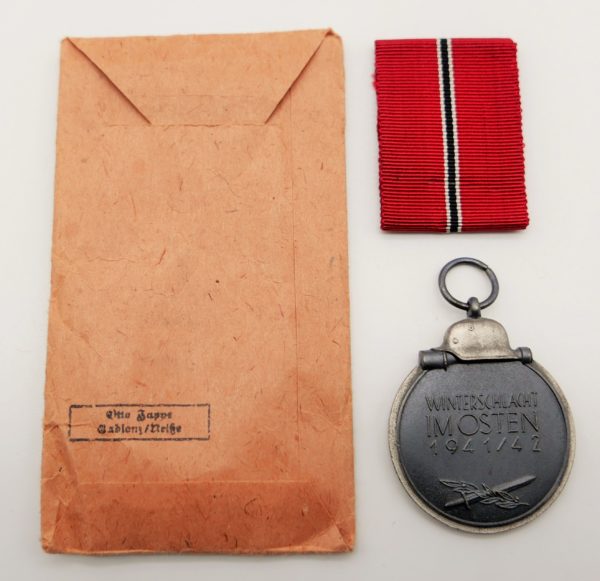 Medaille Winterschlacht im Osten - Hersteller 110 (Otto Zappe, Gablonz) mit Verleihungstüte – Bild 3