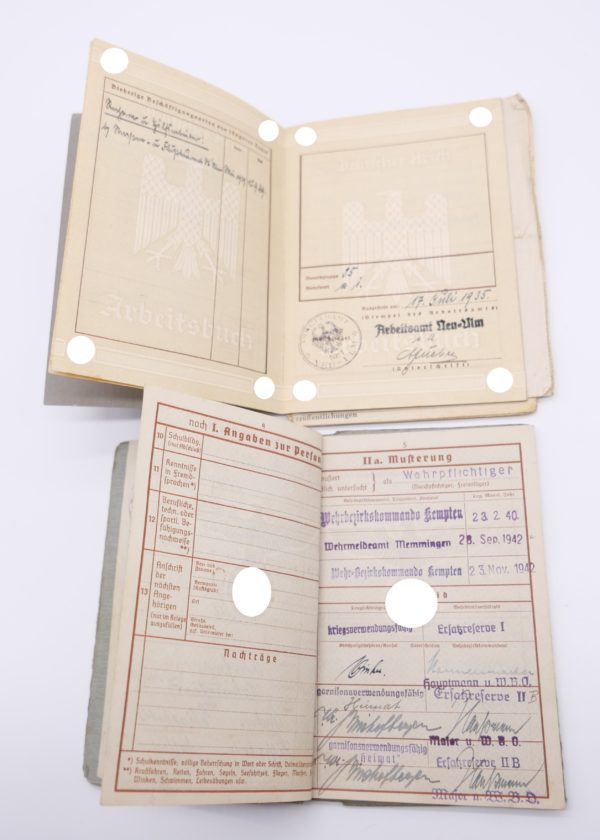 Wehrpass, Arbeitsbuch und DAF Mitgliedsbuch eines Mannes – Bild 4