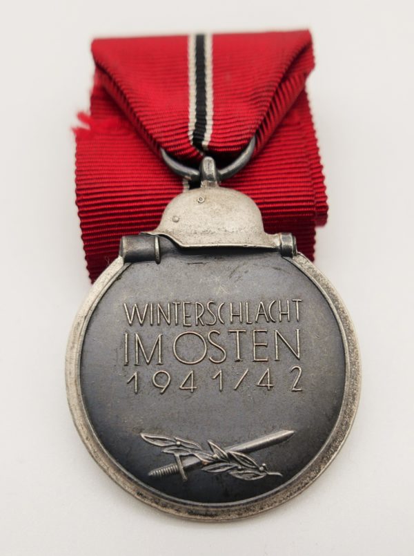 Medaille Winterschlacht im Osten 1941/42 - Hersteller 71 (Rudolf Leukert, Gablonz) – Bild 3