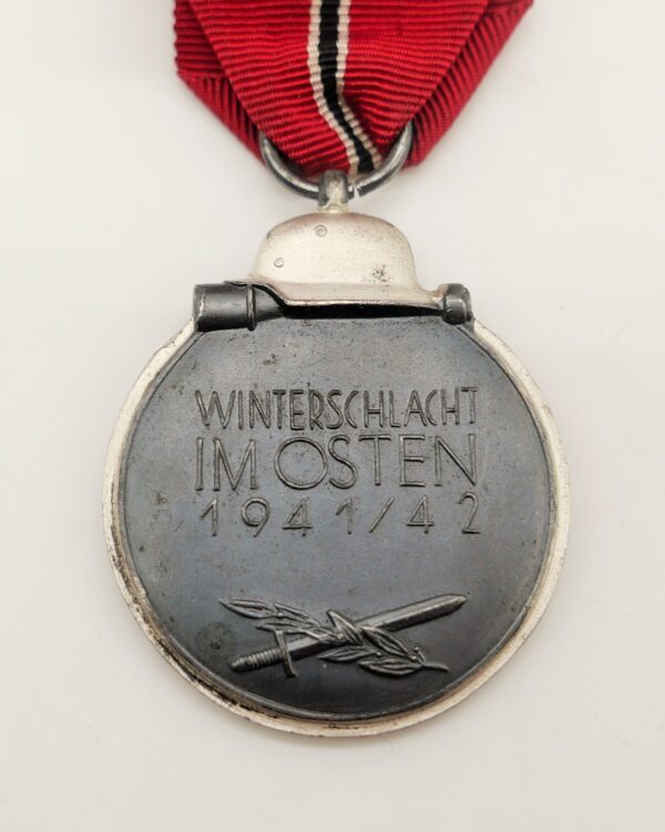 Medaille Winterschlacht im Osten 1941/42 - Hersteller 92 (Josef Ruckert & Sohn, Gablonz) – Bild 3