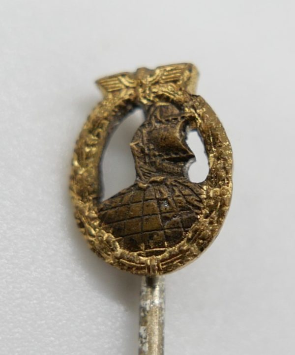 9 mm Miniatur zum Kriegsabzeichen für Hilfskreuzer