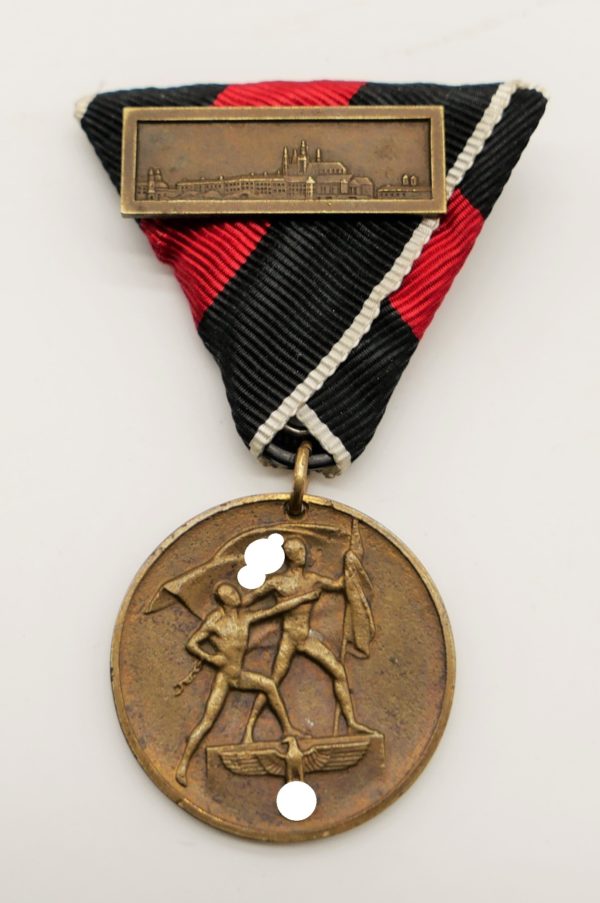 Medaille zur Erinnerung an den 1. Oktober 1938 am Dreiecksband - Auflage Prager Burg
