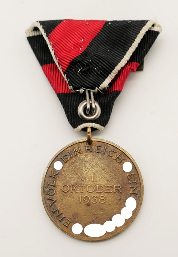 Medaille zur Erinnerung an den 1. Oktober 1938 am Dreiecksband - Auflage Prager Burg – Bild 2