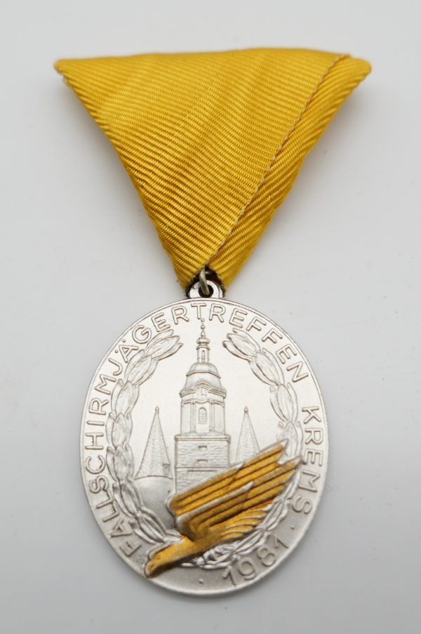 Veranstaltungsabzeichen - Fallschirmjägertreffen Krems 1981 – Bild 2