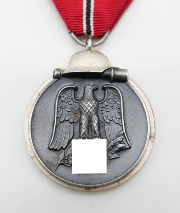 Medaille Winterschlacht im Osten 1941/42 - Hersteller 61 (Rudolf A. Karnath & Sohn, Gablonz).