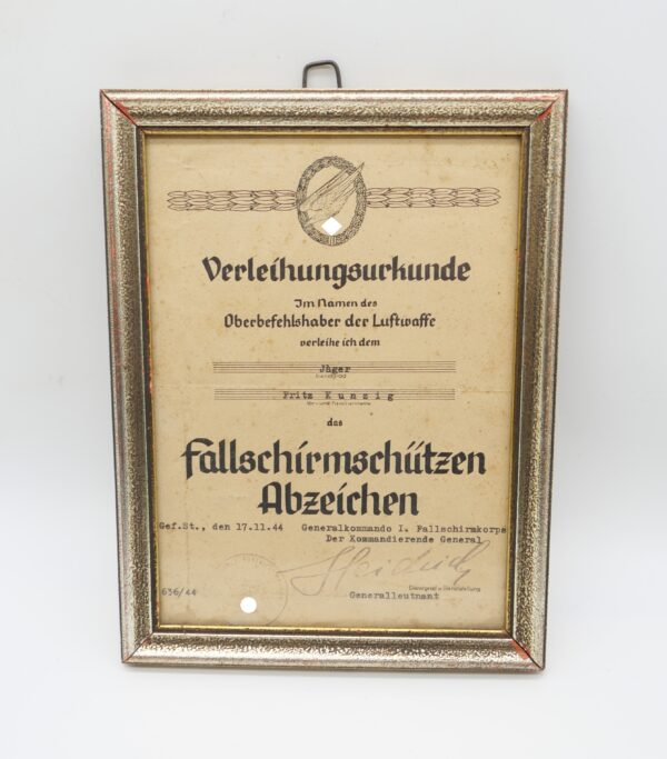 Verleihungsurkunde zum Fallschirmschützenabzeichen der Luftwaffe - Schmuckurkunde - Urkunde