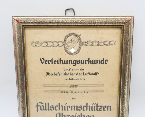 Verleihungsurkunde zum Fallschirmschützenabzeichen der Luftwaffe - Schmuckurkunde - Urkunde – Bild 3