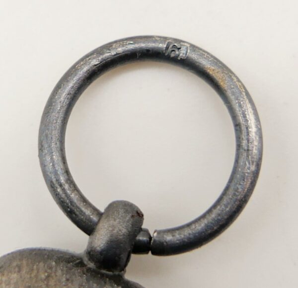 Medaille Winterschlacht im Osten 1941/42 - Hersteller 6 (Fritz Zimmermann, Stuttgart) – Bild 4