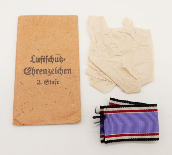 Luftschutz-Ehrenzeichen 2. Klasse 1938 mit Verleihungstüte – Hersteller 60 (Katz & Deyhle, Pforzheim) – Bild 4