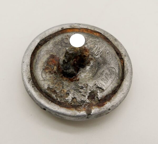 Frackknopf der SS – 148/39 - Durchmesser 20 mm - Bodenfund – Knopf für den Frack – Bild 3
