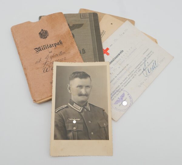 Kleiner Dokumentennachlass - Militärpaß 1. WK - Wehrpaß 2. WK - Personalausweis