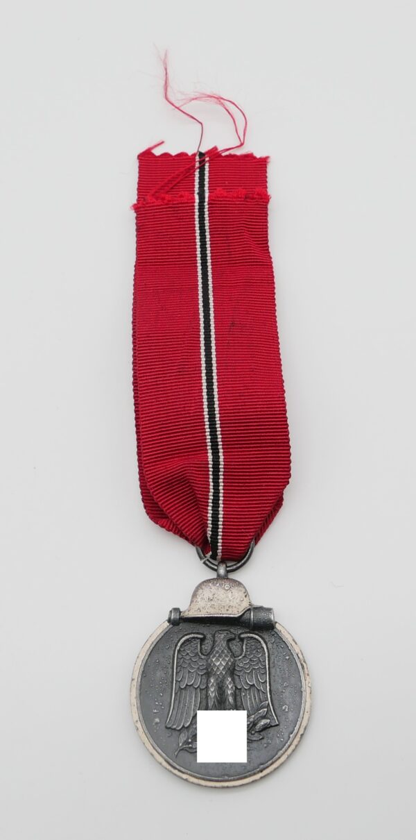 Medaille Winterschlacht im Osten 1941/42 – Hersteller 77 (Bayrisches Hauptmünzamt München) – Bild 2