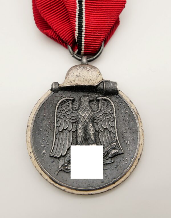 Medaille Winterschlacht im Osten 1941/42 – Hersteller 77 (Bayrisches Hauptmünzamt München)