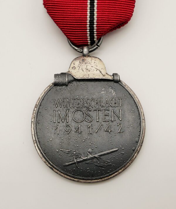Medaille Winterschlacht im Osten 1941/42 – Hersteller 77 (Bayrisches Hauptmünzamt München) – Bild 3