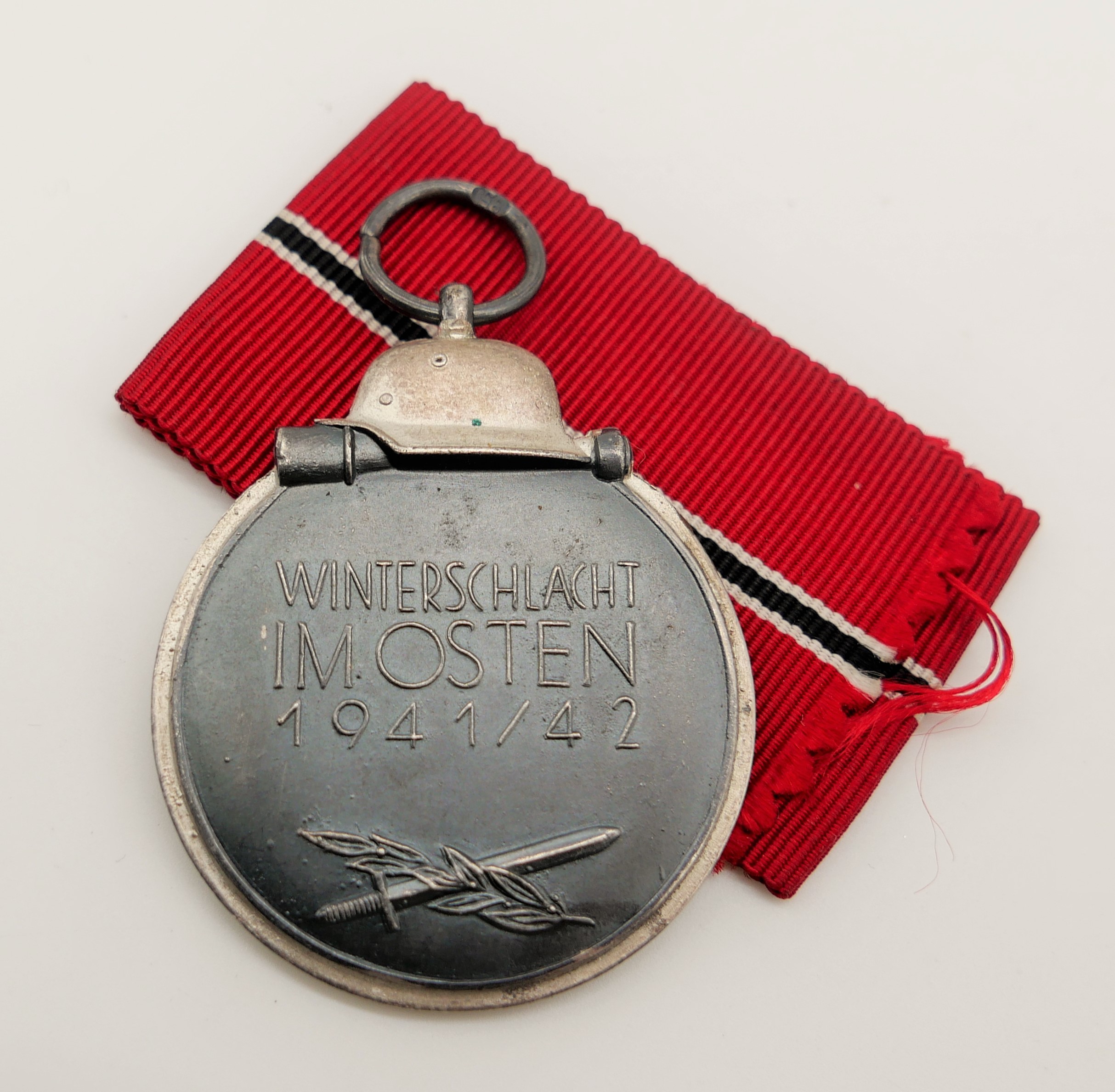 Medaille Winterschlacht im Osten 1941/42 Hersteller 85 (Julius Pietsch, Gablonz) Militärkultur Medaille Winterschlacht im Osten 1941/42 Hersteller 85 (Julius Pietsch, Gablonz) Militärkultur