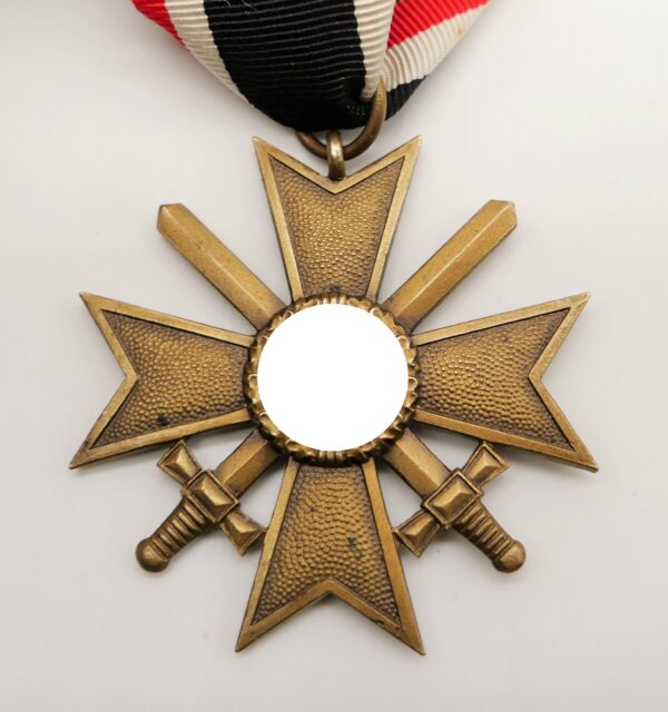 Kriegsverdienstkreuz 2. Klasse mit Schwerter - Hersteller 39 (Rudolf Berge, Gablonz)