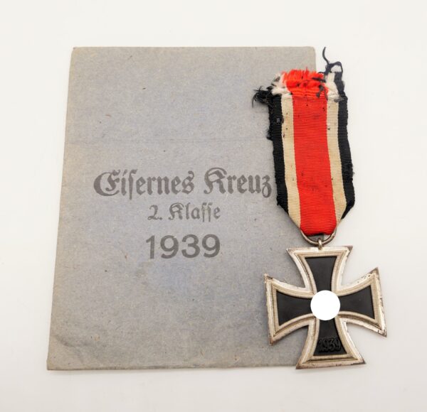 Eisernes Kreuz 2. Klasse 1939 - Hersteller 13 (Gustav Brehmer, Markneukirchen) - Mit Verleihungstüte