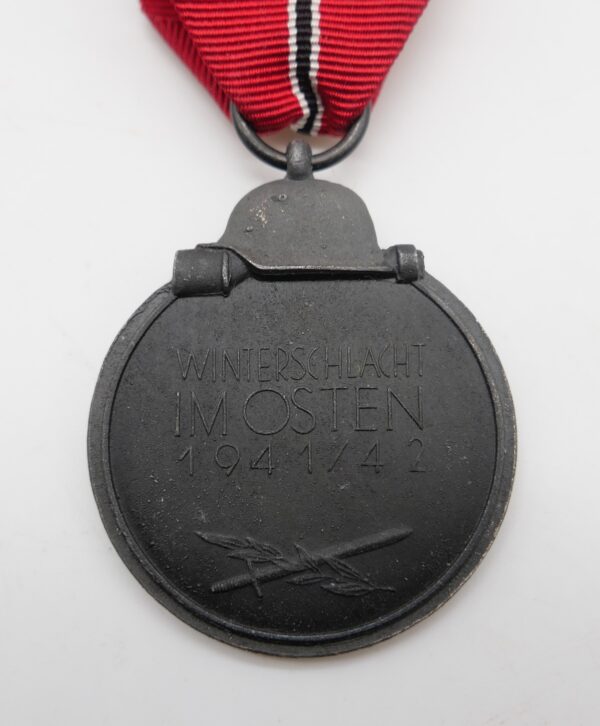 Medaille Winterschlacht im Osten 1941/42 - Hersteller 7 (Paul Meybauer, Berlin) - Mit der seltenen Verleihungstüte – Bild 3