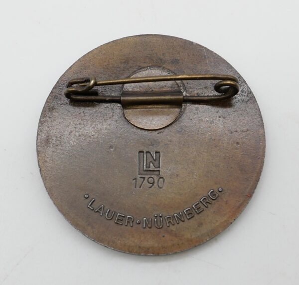 Abzeichen - Reichsparteitag 1935 - Hersteller Lauer Nürnberg – Bild 2