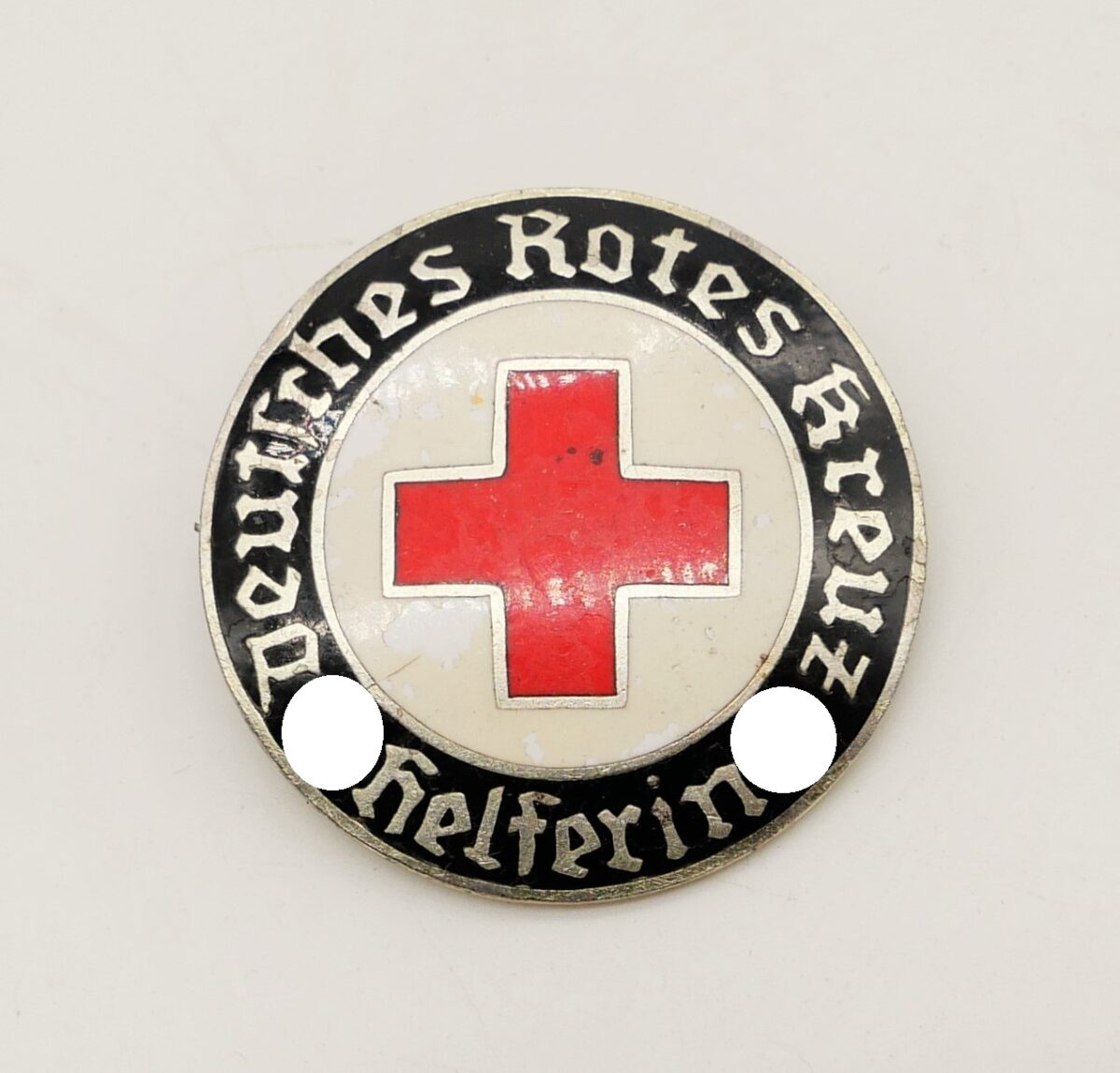 DRK (Deutsches Rotes Kreuz) Brosche – Helferin – Hersteller E.L.M. - Militärkultur