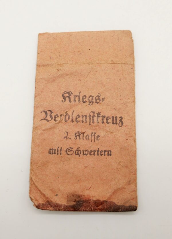 Verleihungstüte zum Kriegsverdienstkreuz 2. Klasse mit Schwertern - Hersteller Foerster & Barth, Pforzheim