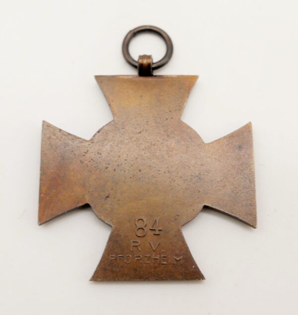 Ehrenkreuz für Kriegsteilnehmer - Hersteller 84 R. V. Pforzheim (Reichsverband Arbeitsgemeinschaft Heinrich Vogt, Pforzheim) – Bild 2