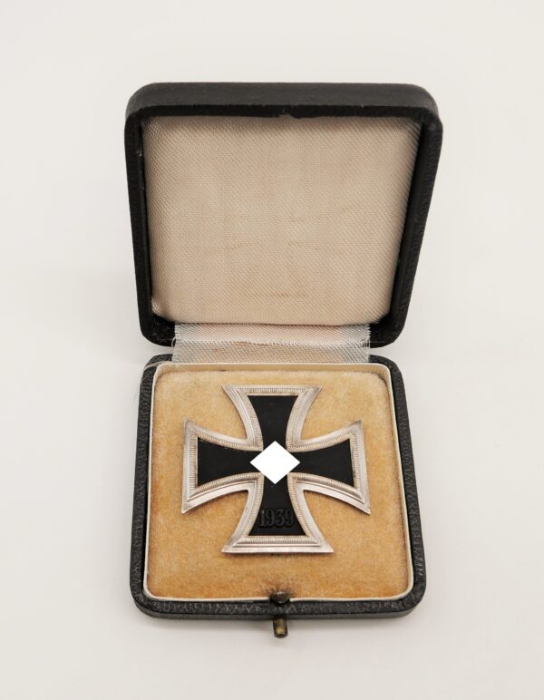 Eisernes Kreuz 1. Klasse 1939 - Hersteller 20 (C. F. Zimmermann, Pforzheim) im Verleihungsetui - TOP
