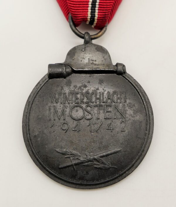 Medaille Winterschlacht im Osten 1941/42 – Hersteller 11 (Grossmann & Co., Wien) – Bild 3