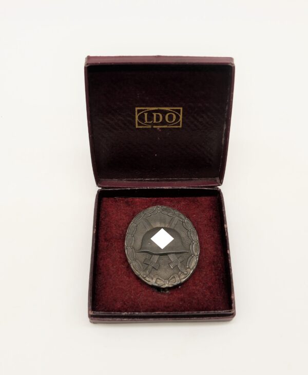 Verwundetenabzeichen Silber - Hersteller L/22 (Glaser & Sohn, Dresden) im weinroten LDO Etui