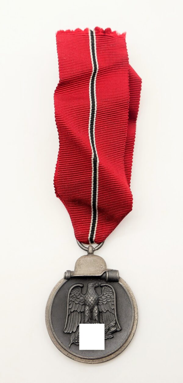 Medaille Winterschlacht im Osten 1941/42 – Hersteller 11 (Grossmann & Co., Wien) – Bild 2